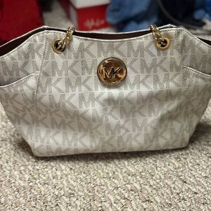 Michael Kors White and Gold Shoulder Bag with Iconic Design